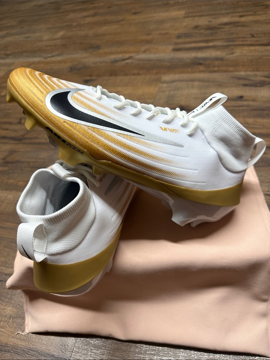 Nike Men’s White and Gold Soccer Cleats main image 12